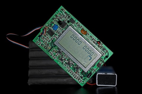 Plastic explosive with timer and display