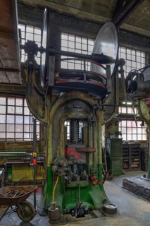 Screw press in the drop forge in a former valve factory