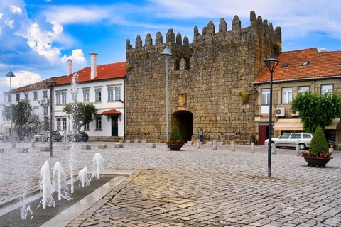 Fountain in front of King's gate