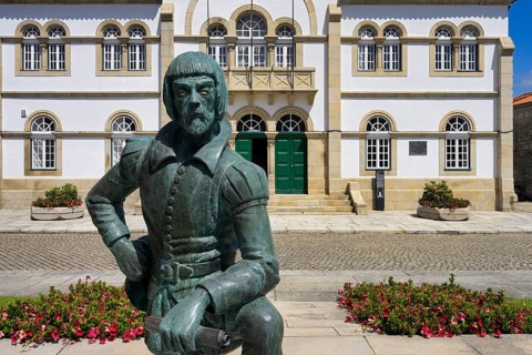 Antonio Goncalves de Bandarra statue in front of the city Hall