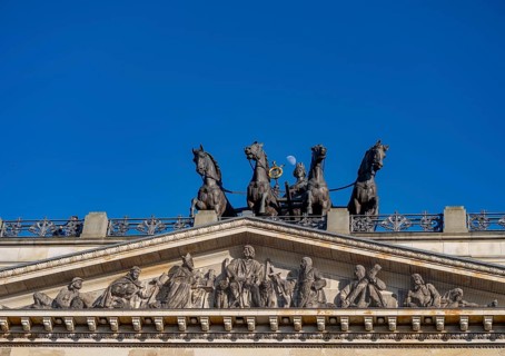 The moon shines above the quadriga with the city goddess Brunonia on the reconstruction of Braunschweig Castle