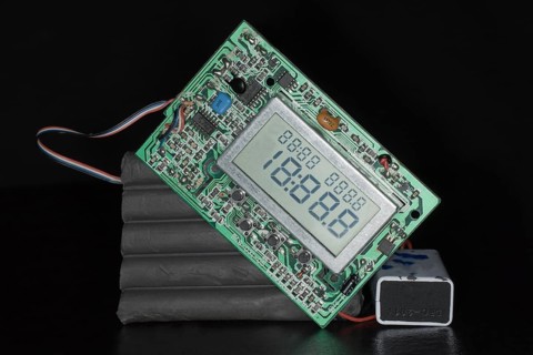 Plastic explosive with timer and display