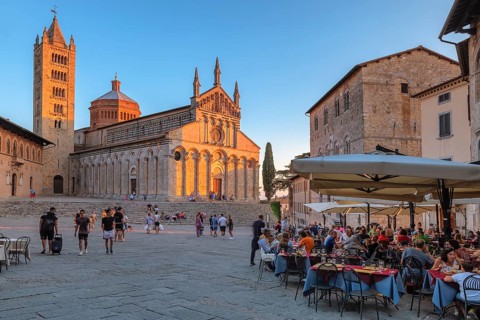 San Cerbone Cathedral in Piazza Garibaldi