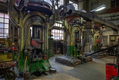 Screw press in the drop forge in a former valve factory