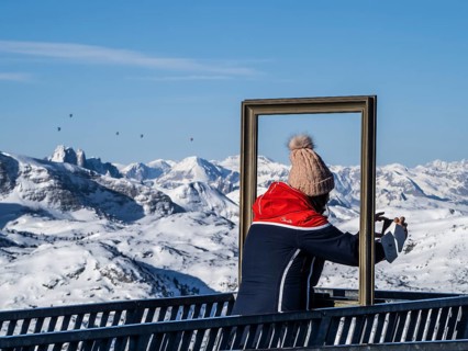 Tourist admiring winter landscape at Five Fingers viewpoint
