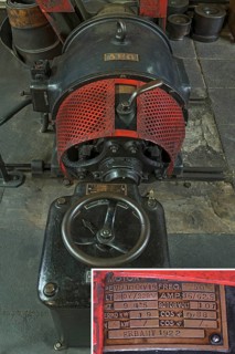 Drive motor from 1922 for presses in a former valve factory