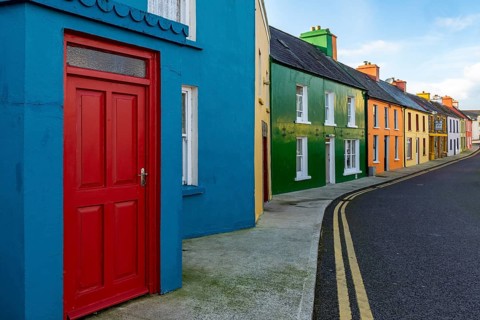 Coloured house facades with street layout