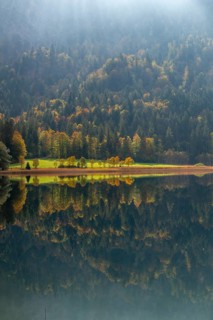 Autumn atmosphere at the Weitsee