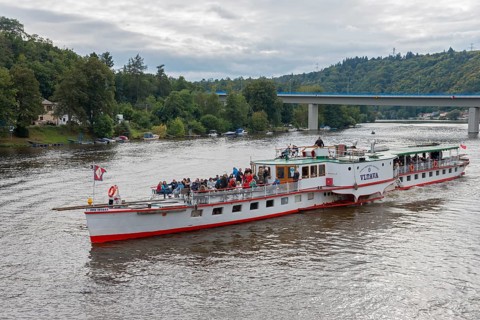Paddle steamer
