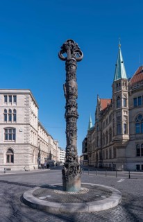 2000 Years of Christianity is the title of the bronze monumental column by the artist Juergen Weber on Braunschweig's Ruhfaeutchenplatz. The development of Christianity over the last 2000 years is dep...