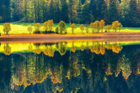 Autumn atmosphere at the Weitsee