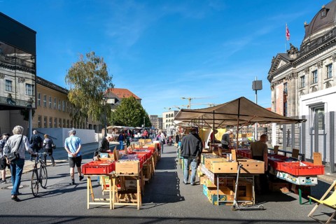 Flea market with books and records at the Bodemuseum