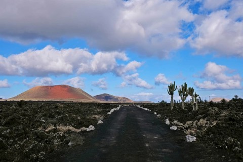 The volcano Montana Colorada near Masdache