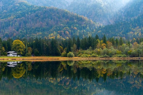 Autumn atmosphere at the Weitsee