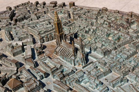Bronze tactile model for visually impaired and blind people on Muensterplatz