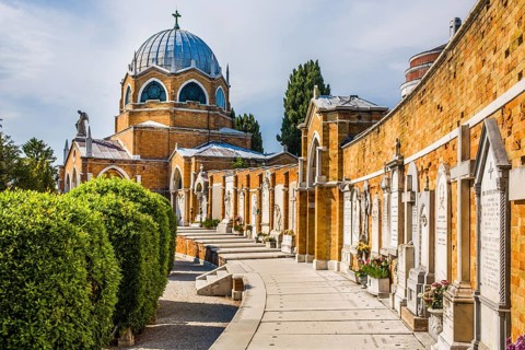 Cemetery with Cristoforo Church