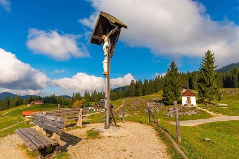 Crucifix and chapel of the Assumption of the Virgin Mary on the Winklmoosalm