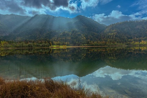 Autumn atmosphere at the Weitsee