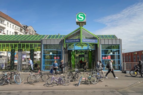 Hermannstrasse Station