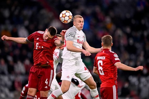 Headers duel duel action Rasmus Kristensen RB Salzburg RBS