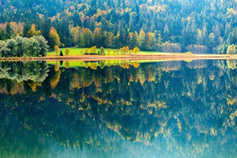 Autumn atmosphere at the Weitsee