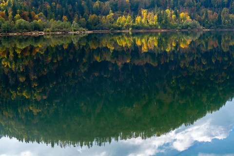 Autumn atmosphere at the Weitsee
