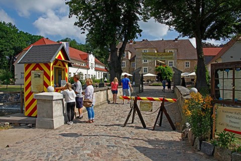 Mellenthin moated castle