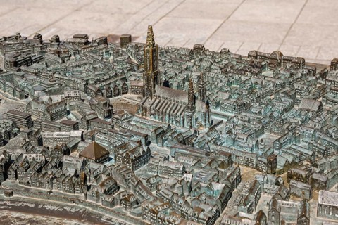 Bronze tactile model for visually impaired and blind people on Muensterplatz