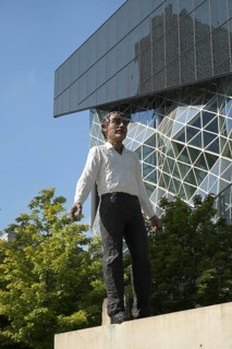 Sculpture Balanceakt by Stephan Balkenhol New building Springer-Verlag