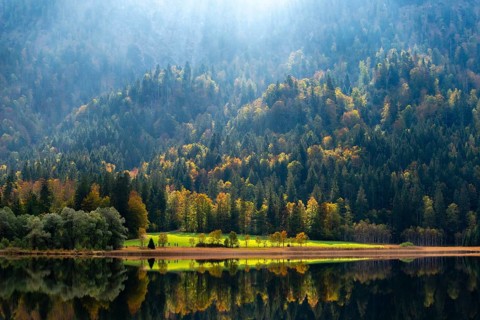 Autumn atmosphere at the Weitsee