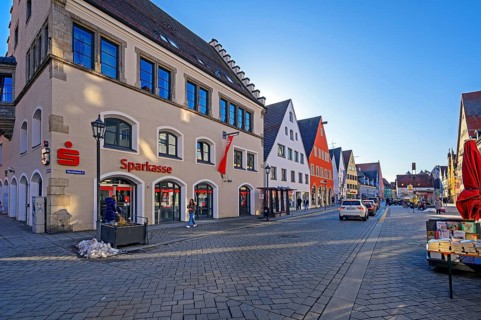 Savings bank and pointed gable houses in Maximilianstrasse
