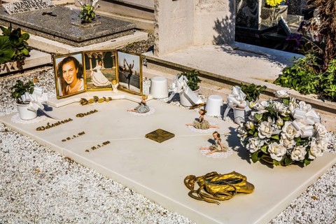 Grave of a young ballet dancer