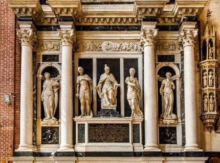 Funerary monument to Leonardo Loredan by Girolamo Campagna and Danese Cattaneo