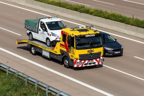 ADAC tow truck transports defective flatbed truck on the A8 motorway