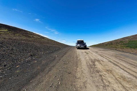 Off-road vehicle with roof tent in summer