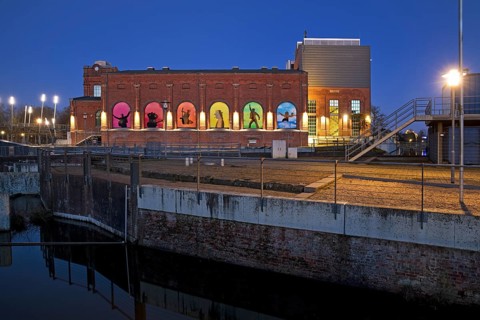 Rock'n Pop Museum in the evening