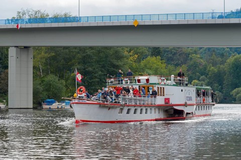 Paddle steamer