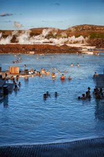 Tourists in thermal bath