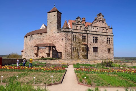 Castle courtyard in front of the Hochburg