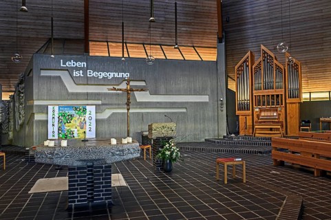 Chancel with organ