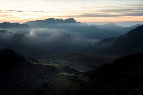 Fog in the high valley on an autumn evening at Potlakopf