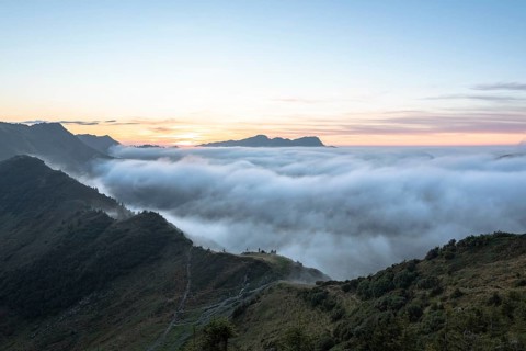 Fog in the high valley on an autumn evening at Potlakopf