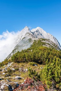 View along the ridge of the Mieminger Kette with summit Karkopf and Hochwand