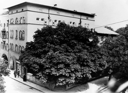 Max-Josephs-Platz and Rathausstrasse