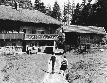 Bergwandderer beim farmer am Berg unterm Petersberg