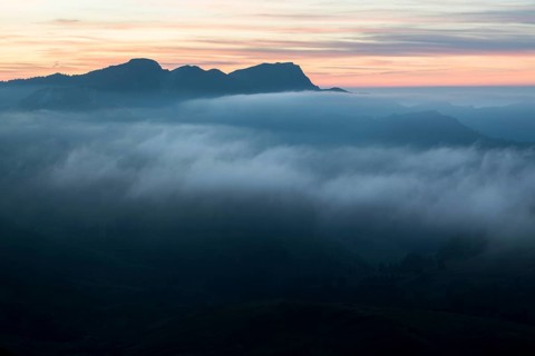 Fog in the high valley on an autumn evening at Potlakopf
