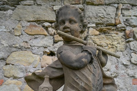 Cherub figure