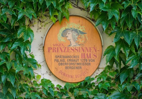 Memorial plaque