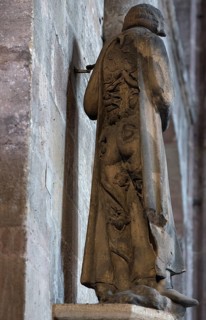 Sculpture of the bridal portal