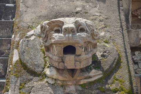 Head sculpture Temple of Quetzalcoatl